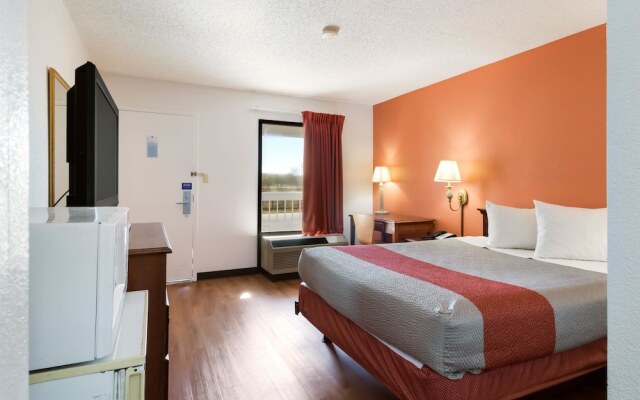 Motel 6 Holyoke MA