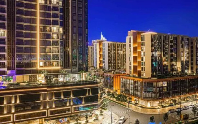 The Emerald Metropole Luxury Apartment