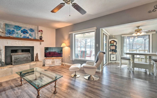 Lakefront Vacation Rental w/ Deck & 2 Docks!