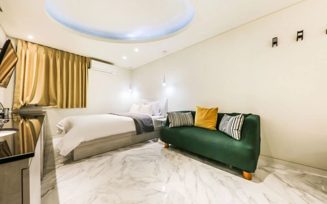 waltz hotel