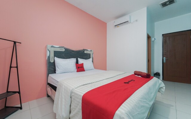 RedDoorz near Universitas YARSI
