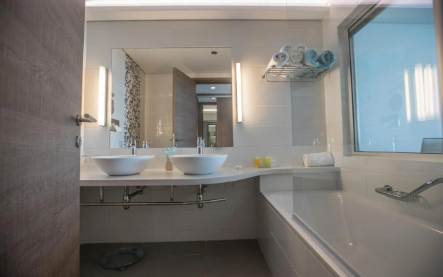 Vassos Nissi Plage  & Spa