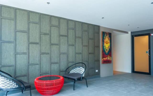 1BR Mountain/Pool View at Central festival mall.