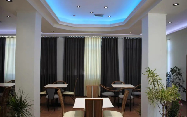 Hotel Mondo