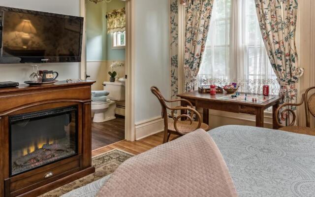 Silver Heart Inn and Cottages