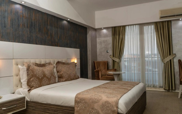 MOX Hotel