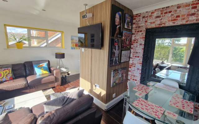 3 Bed House Stunning Views And Free Parking
