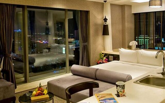 Le Parker International Hotel