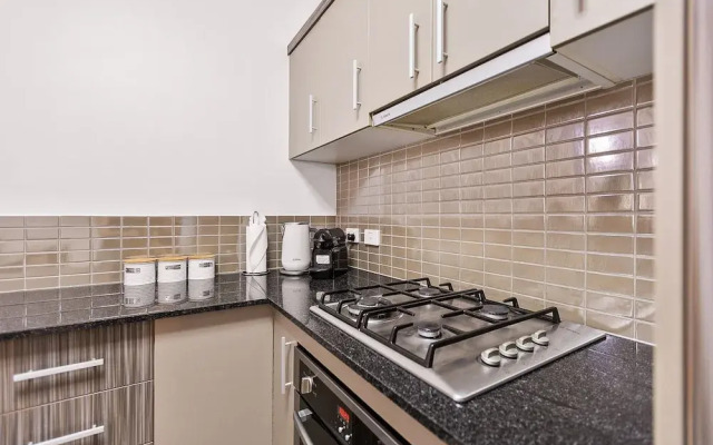 Lux Apartment Cairns - 9 Pools BBQ Gym