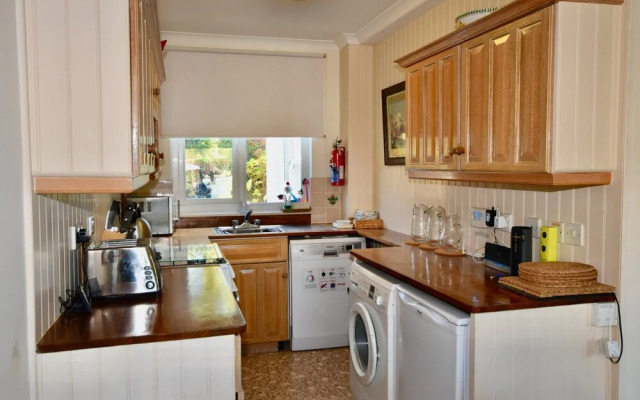 1 Kings Close a Superb Coastal Retreat