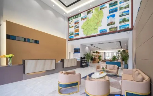 Homeinn Selected Hotel (Lincang Washan Fengcheng Railway Station)