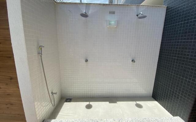 Apto c/churrasq na sacada em bombinhas RNA0303