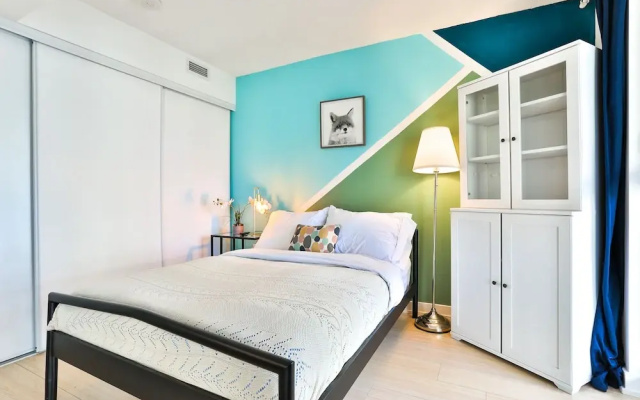Cityplace 1B Lux Condo Lakeside Skydome Mtcc