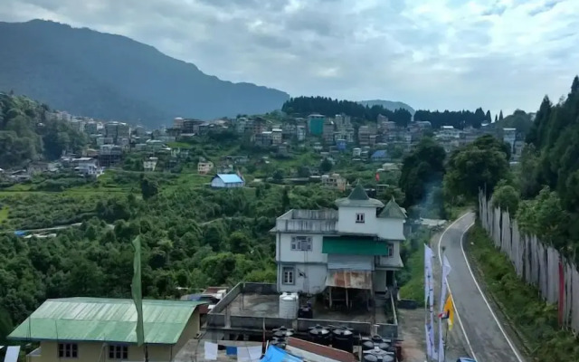 Hotel Ravongla Star