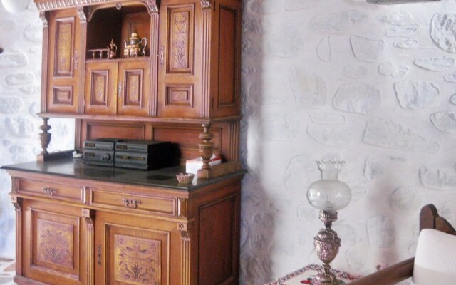 Enchanting Island House on Syros Island, Chroussa Village Surrounded b