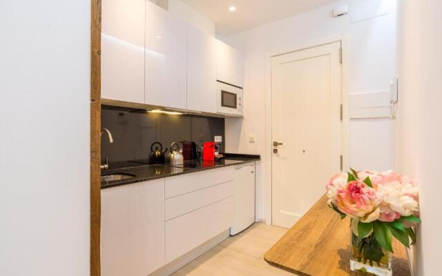 TE2A-El Teatro Brick Wall Suite Prime Location