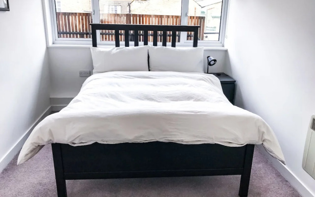 Entire 2 Bedroom Flat Next to Kings College