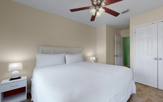 3b/2b w/ Pool & Tennis Court, Sleeps 6