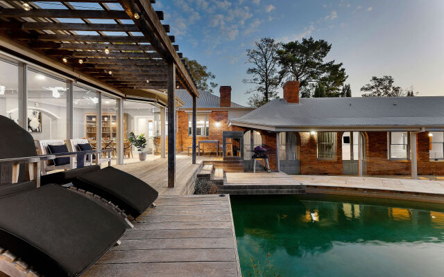 Tranquil Estate With Pool Heated Spa Gardens