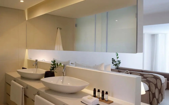 The Ixian Grand & All Suites Hotel