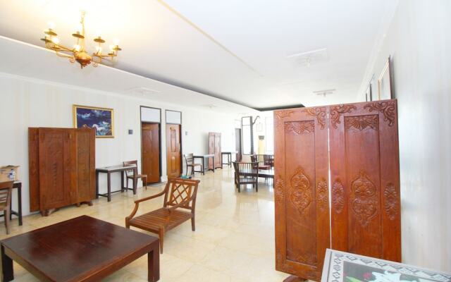 Airy Gajahmada 122 Semarang
