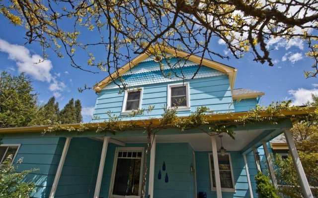 Blue Moon House ~ Just Five Blocks From Osf!