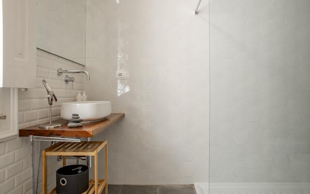 Cavour Apartment With Balcony by Wonderful Italy