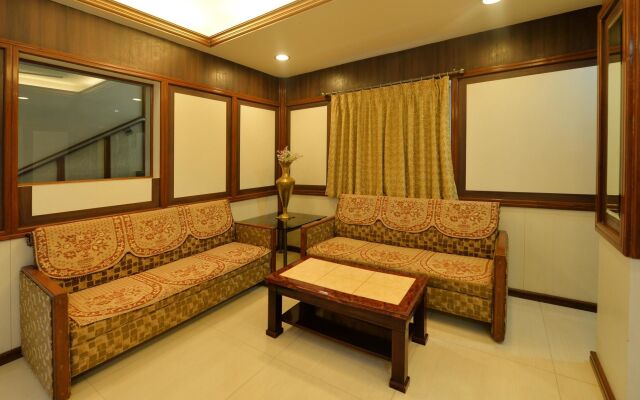 OYO Flagship 983 Hotel Surya Residency