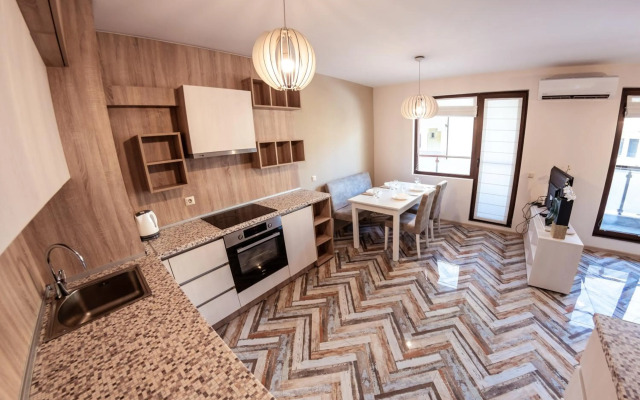 Bright 1BDR Apartment with a Balcony