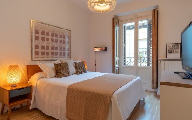 Chueca 2 Bedrooms In The Middle Of Chueca