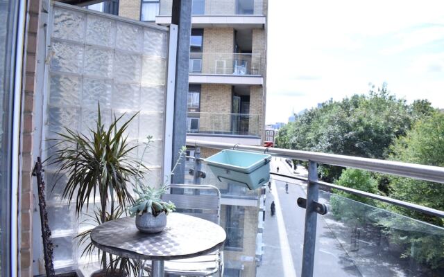 Spacious 1 Bedroom Apartment Overlooking Haggerston Park