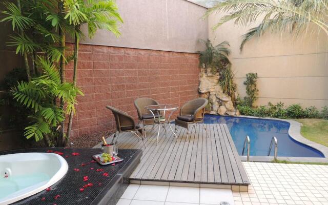 Palace Motel (Только для взрослых)