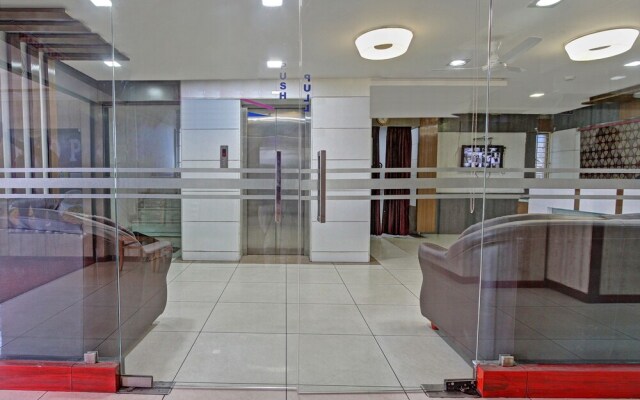 Oyo 44203 Sri Manis Residency