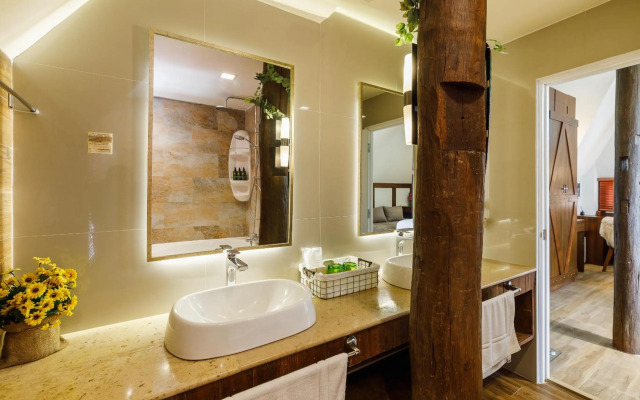 Le Charcoa Hotel