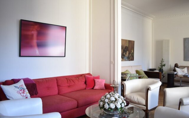 3 Bedroom Flat At The Foot of Bon Marché
