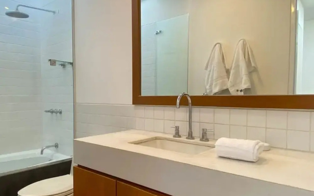 w Bright 2BR Duplex With Balcony in Barranco