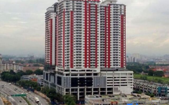 Subang USJ21 Main Place Mall 2R1B 5-6 Pax