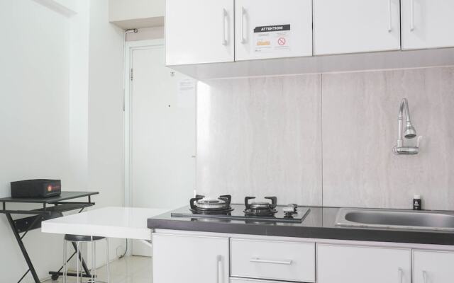 Homey And Comfortable Studio At Green Pramuka City Apartment