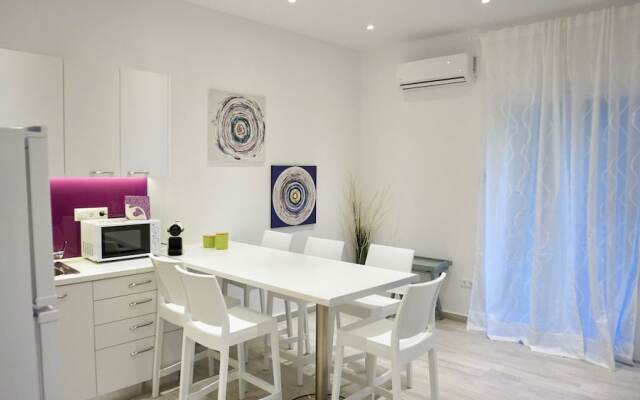 Spacious Modern Apt in Athens near Metro