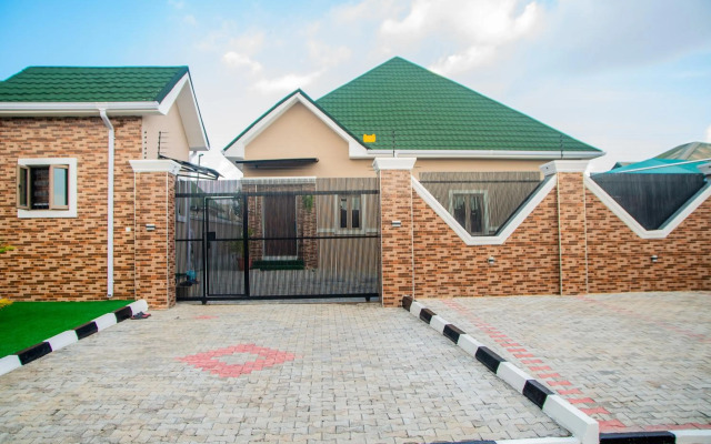 NIFEWAT APARTMENT leed studio apartment with gym, Netflix and WiFi