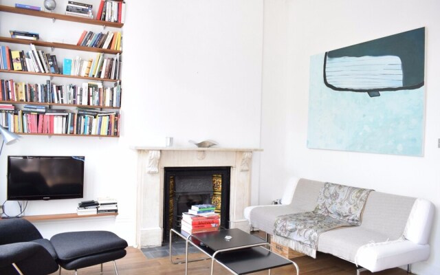 1 Bedroom Flat in Notting Hill With Mezzanine