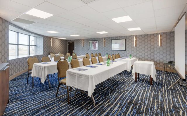 GLō Best Western Mississauga Corporate Centre