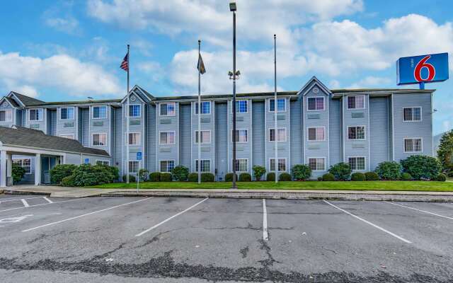 Motel 6 Sutherlin, OR