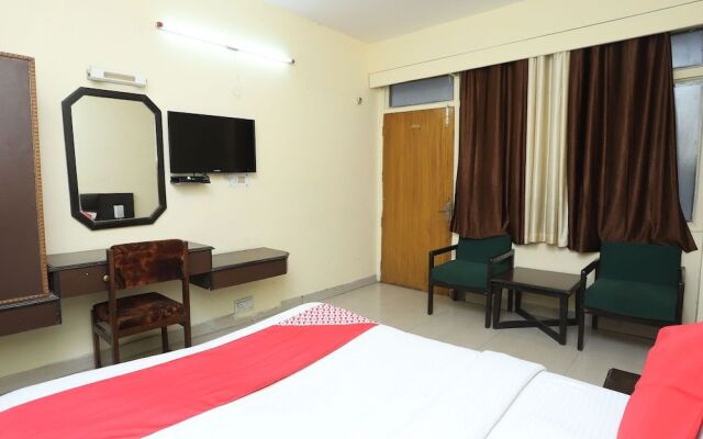 OYO 44364 Hotel Gaurab