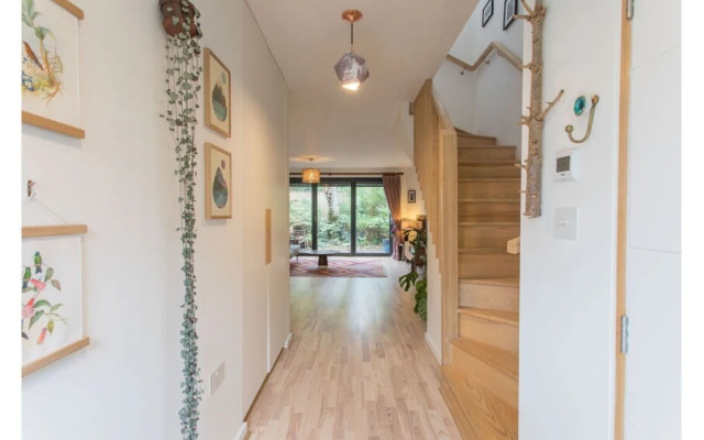 Trendy & Bright Bohemian House in Forest Hill