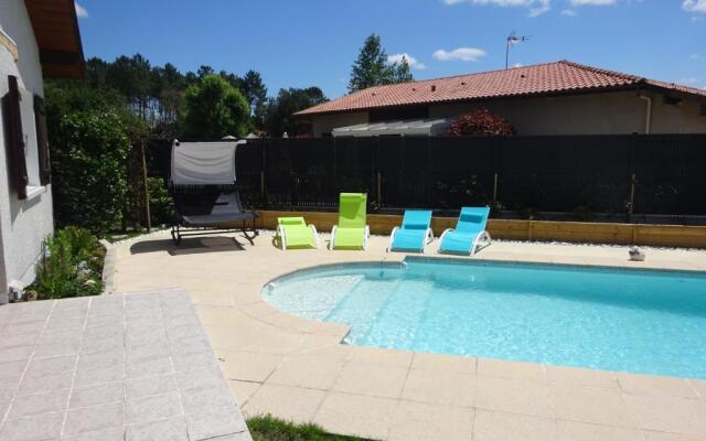 Landaise chaleureuse idéale pour 1 couple, enfants