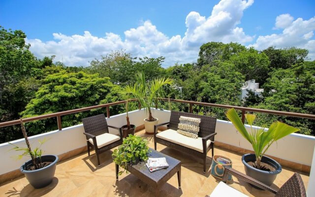 2-story Penthouse w Hot Tub Panoramic Jungle Views Charming Balcony in Bahia Principe