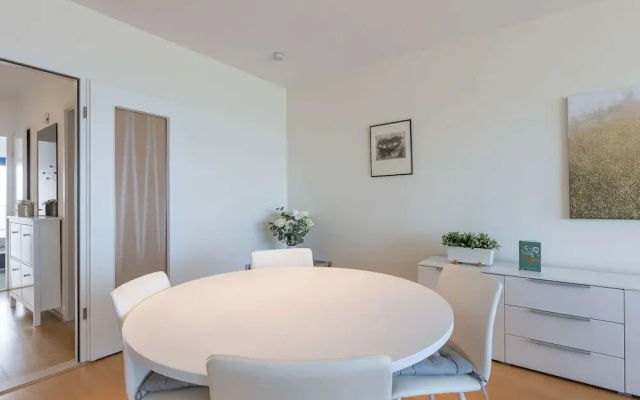 Cozy 1-bedroom Apartment With Sea View