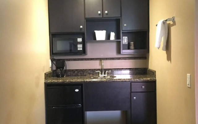 Garden Inn & Suites