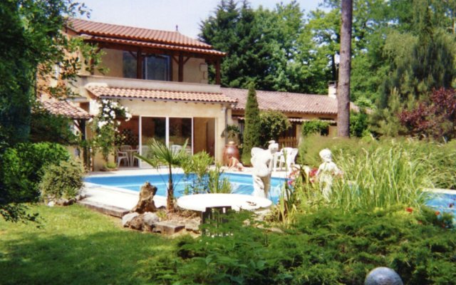Holiday Home in Lamonzie Montastruc with Garden